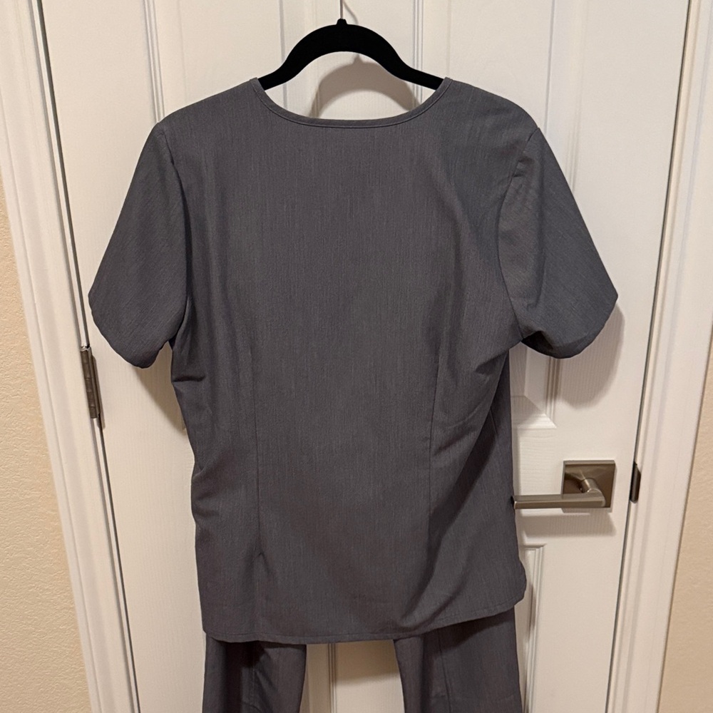 Figs Graphite Gray Scrub Set - Picture 3 of 6